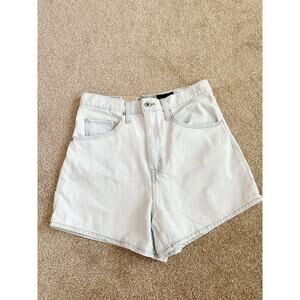 NEW Levi’s Silver Tab High Rise Light Wash Mom Shorts Size 10/30